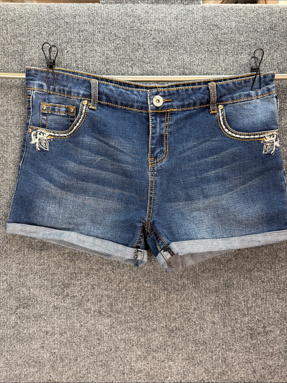 Y2K Rue21 Denim Cuffed Women’s Mid-Rise Embellished Shorts 13/14R